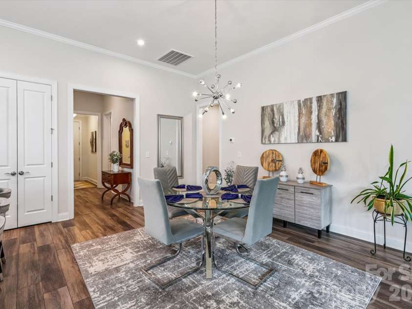 10400 Superb Lane, Charlotte, NC 28215.  MLS# CAR4358208, YatesRealty ID 16470. 