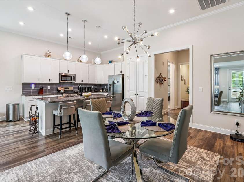 10400 Superb Lane, Charlotte, NC 28215.  MLS# CAR4358208, YatesRealty ID 16470. 