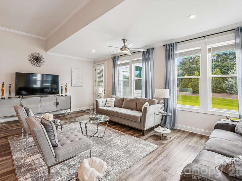 10400 Superb Lane, Charlotte, NC 28215.  MLS# CAR4358208, YatesRealty ID 16470. 