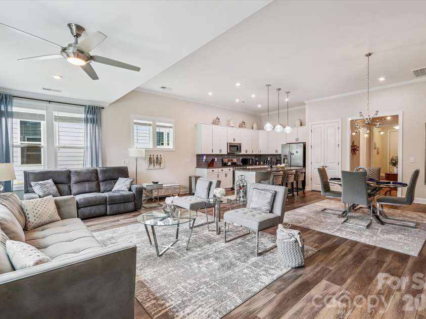 10400 Superb Lane, Charlotte, NC 28215.  MLS# CAR4358208, YatesRealty ID 16470. 