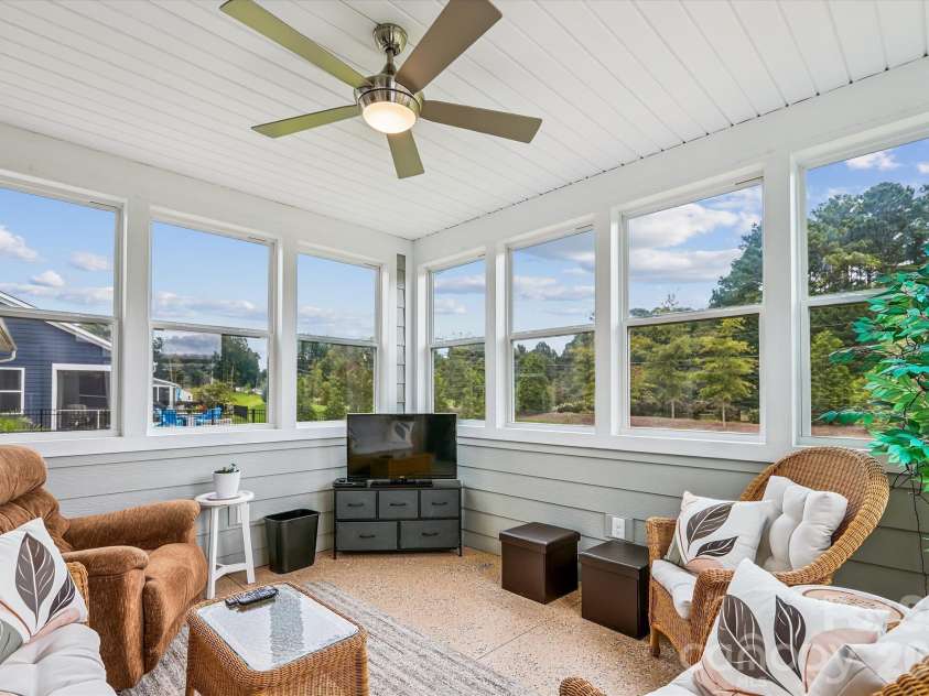 10400 Superb Lane, Charlotte, NC 28215.  MLS# CAR4358208, YatesRealty ID 16470. 