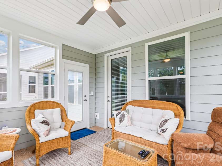 10400 Superb Lane, Charlotte, NC 28215.  MLS# CAR4358208, YatesRealty ID 16470. 
