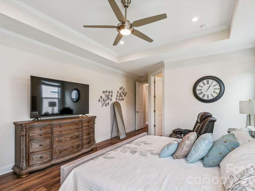 10400 Superb Lane, Charlotte, NC 28215.  MLS# CAR4358208, YatesRealty ID 16470. 
