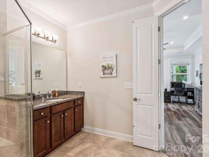 10400 Superb Lane, Charlotte, NC 28215.  MLS# CAR4358208, YatesRealty ID 16470. 