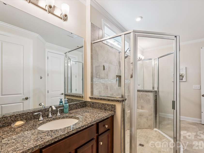 10400 Superb Lane, Charlotte, NC 28215.  MLS# CAR4358208, YatesRealty ID 16470. 
