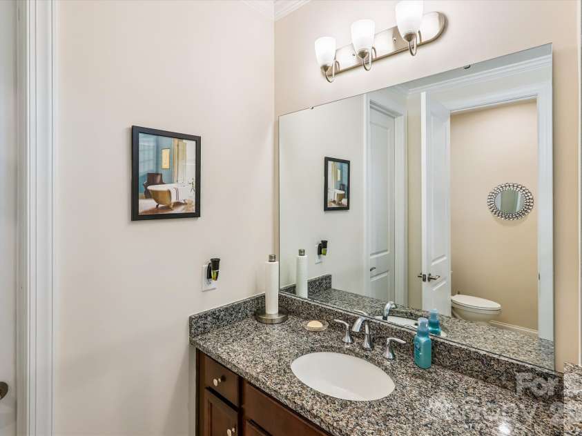 10400 Superb Lane, Charlotte, NC 28215.  MLS# CAR4358208, YatesRealty ID 16470. 