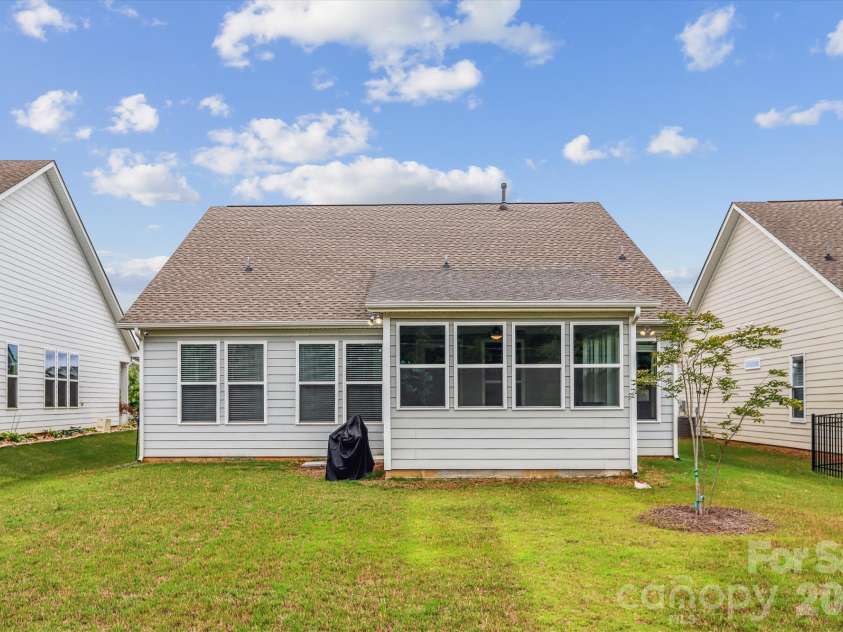 10400 Superb Lane, Charlotte, NC 28215.  MLS# CAR4358208, YatesRealty ID 16470. 