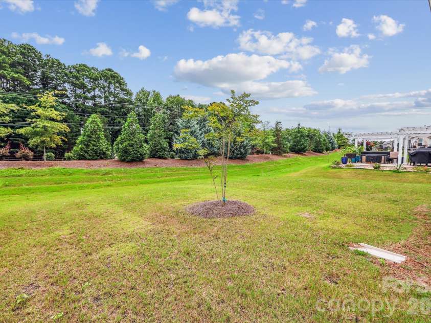 10400 Superb Lane, Charlotte, NC 28215.  MLS# CAR4358208, YatesRealty ID 16470. 