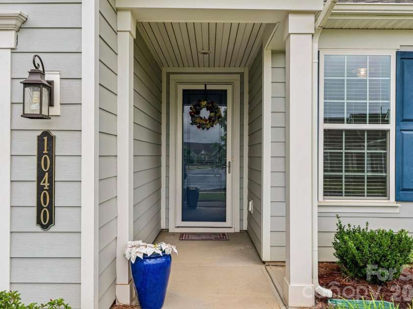 10400 Superb Lane, Charlotte, NC 28215.  MLS# CAR4428108, YatesRealty ID 16470. 