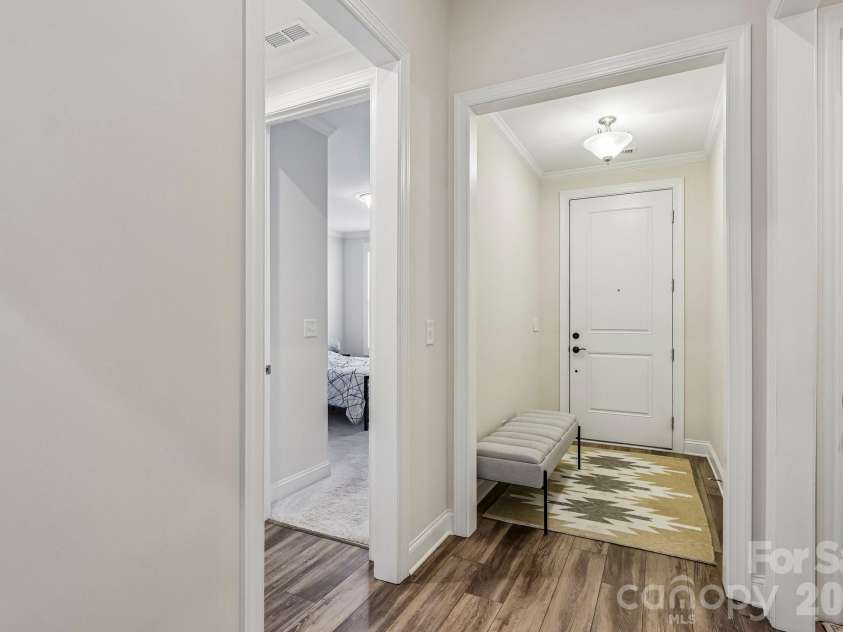 10400 Superb Lane, Charlotte, NC 28215.  MLS# CAR4428108, YatesRealty ID 16470. 