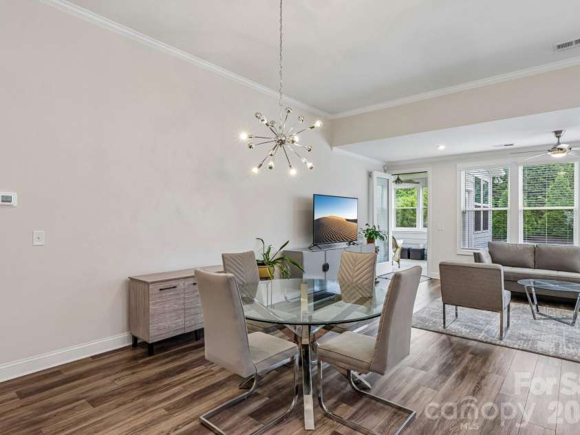 10400 Superb Lane, Charlotte, NC 28215.  MLS# CAR4428108, YatesRealty ID 16470. 