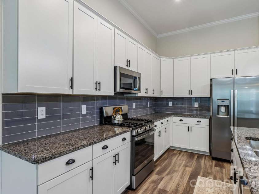 10400 Superb Lane, Charlotte, NC 28215.  MLS# CAR4428108, YatesRealty ID 16470. 