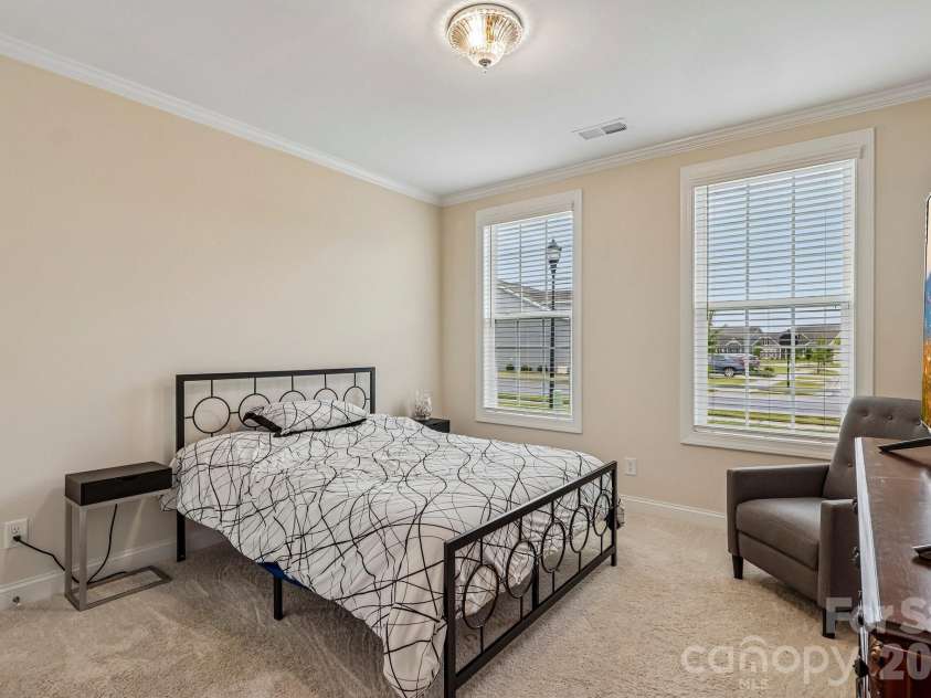 10400 Superb Lane, Charlotte, NC 28215.  MLS# CAR4428108, YatesRealty ID 16470. 