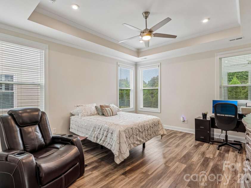 10400 Superb Lane, Charlotte, NC 28215.  MLS# CAR4428108, YatesRealty ID 16470. 