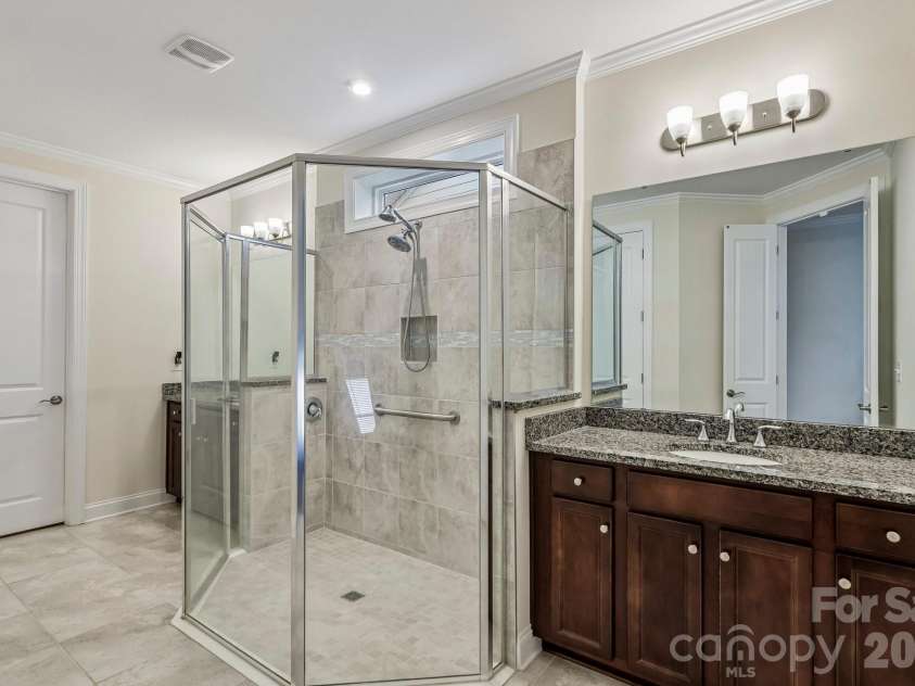 10400 Superb Lane, Charlotte, NC 28215.  MLS# CAR4428108, YatesRealty ID 16470. 