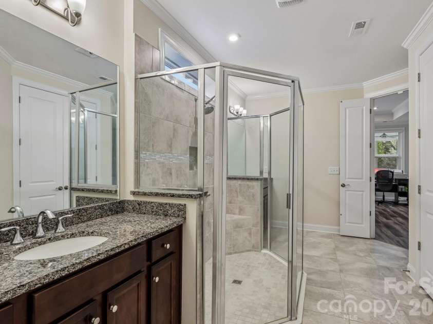 10400 Superb Lane, Charlotte, NC 28215.  MLS# CAR4428108, YatesRealty ID 16470. 