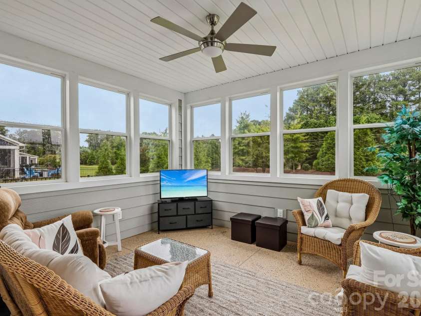 10400 Superb Lane, Charlotte, NC 28215.  MLS# CAR4428108, YatesRealty ID 16470. 