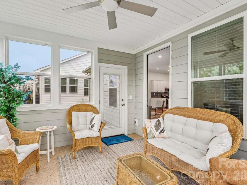 10400 Superb Lane, Charlotte, NC 28215.  MLS# CAR4428108, YatesRealty ID 16470. 