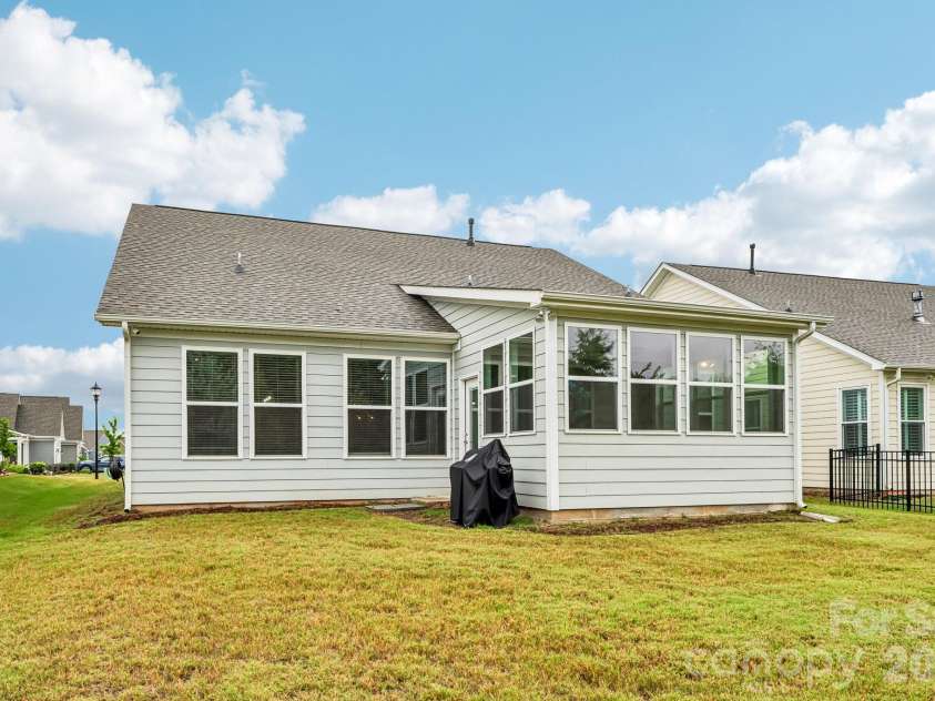 10400 Superb Lane, Charlotte, NC 28215.  MLS# CAR4428108, YatesRealty ID 16470. 