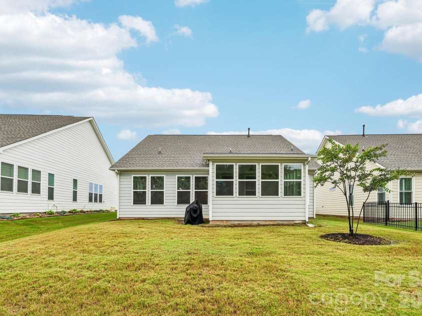 10400 Superb Lane, Charlotte, NC 28215.  MLS# CAR4428108, YatesRealty ID 16470. 