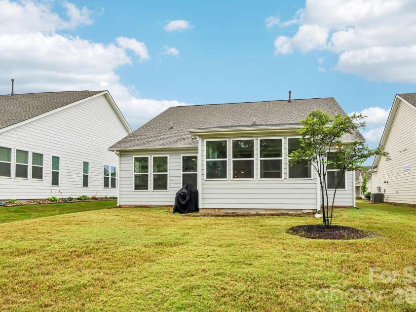 10400 Superb Lane, Charlotte, NC 28215.  MLS# CAR4428108, YatesRealty ID 16470. 