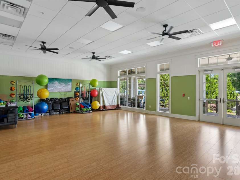 10400 Superb Lane, Charlotte, NC 28215.  MLS# CAR4428108, YatesRealty ID 16470. 