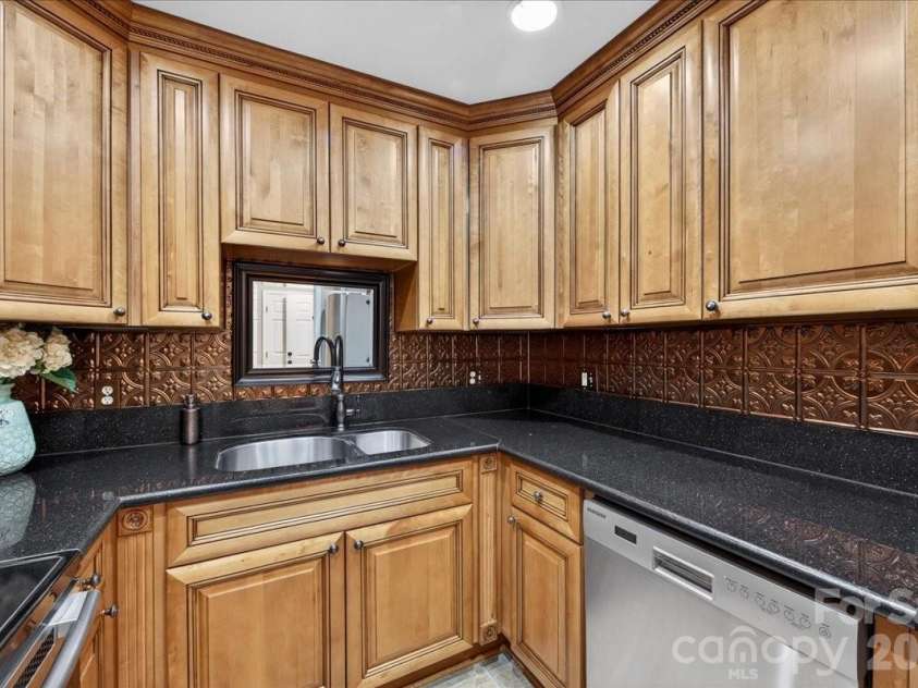 140 Lake Concord Road, Concord, NC 28025.  MLS# CAR4379495, YatesRealty ID 16471. 