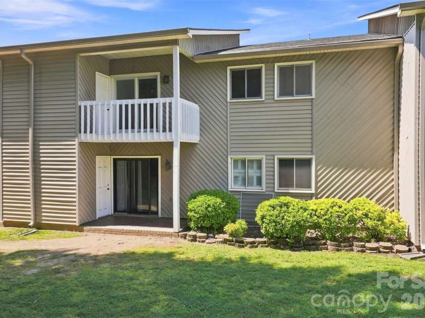 140 Lake Concord Road, Concord, NC 28025.  MLS# CAR4419045, YatesRealty ID 16471. 