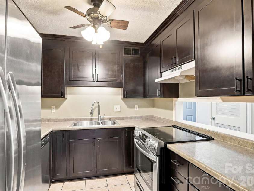 140 Lake Concord Road, Concord, NC 28025.  MLS# CAR4419045, YatesRealty ID 16471. 