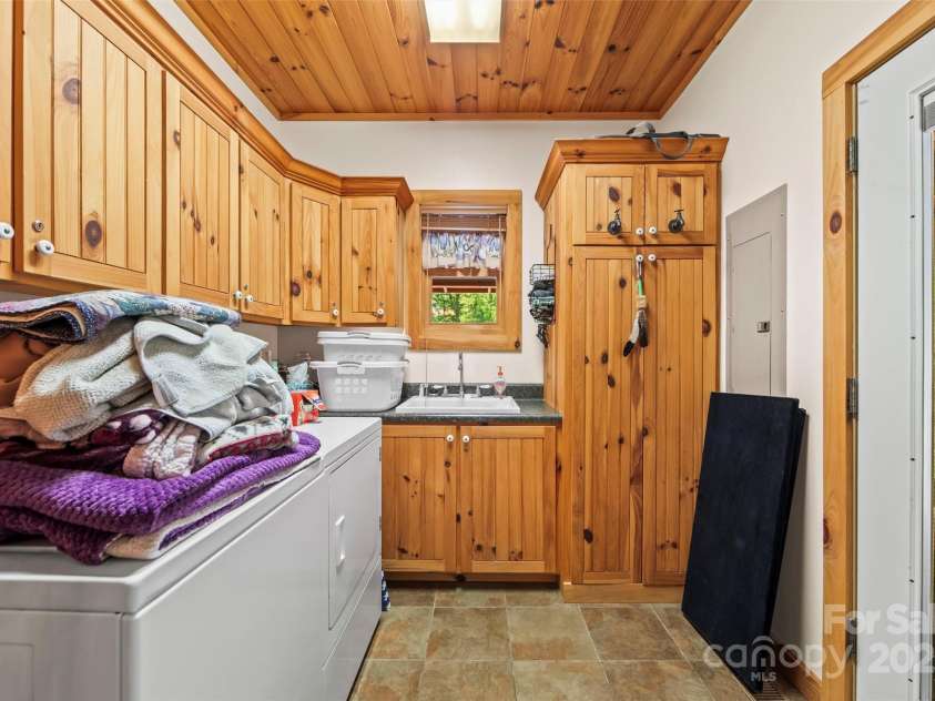 70 Eagles Wings Place, Whittier, NC 28789.  MLS# CAR4262880, YatesRealty ID 16471. 