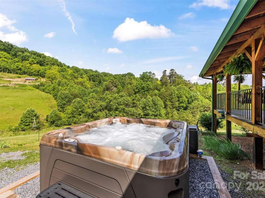 70 Eagles Wings Place, Whittier, NC 28789.  MLS# CAR4262880, YatesRealty ID 16471. 