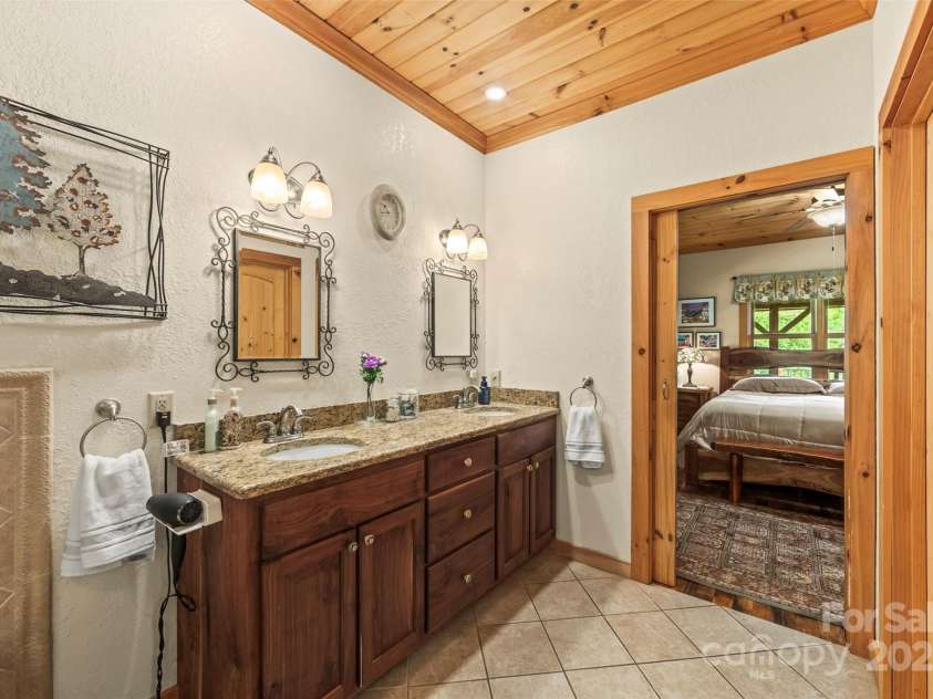 70 Eagles Wings Place, Whittier, NC 28789.  MLS# CAR4262880, YatesRealty ID 16471. 