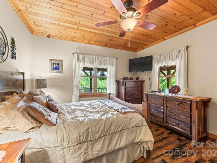 70 Eagles Wings Place, Whittier, NC 28789.  MLS# CAR4262880, YatesRealty ID 16471. 