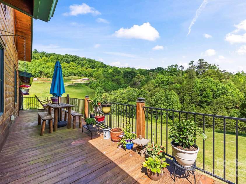 70 Eagles Wings Place, Whittier, NC 28789.  MLS# CAR4262880, YatesRealty ID 16471. 