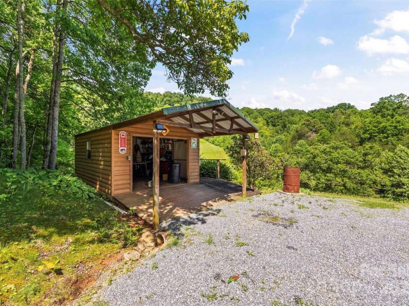 70 Eagles Wings Place, Whittier, NC 28789.  MLS# CAR4262880, YatesRealty ID 16471. 