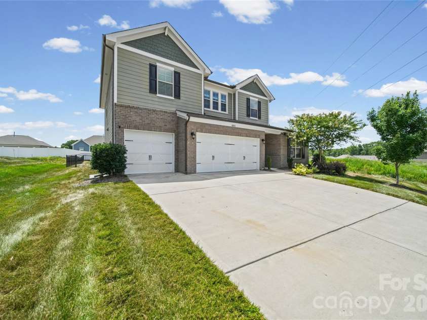 10054 Carousel Corral Drive, Midland, NC 28107.  MLS# CAR4361026, YatesRealty ID 16472. 