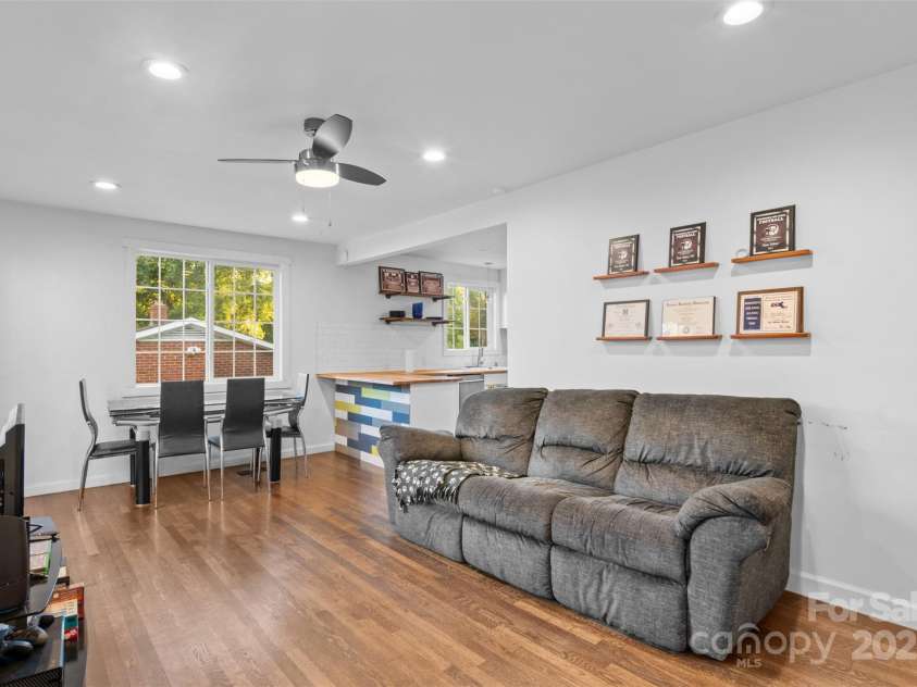 2536 Bancroft Street, Charlotte, NC 28206.  MLS# CAR4260081, YatesRealty ID 16472. 