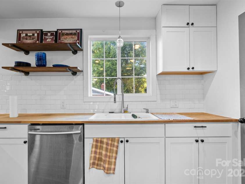 2536 Bancroft Street, Charlotte, NC 28206.  MLS# CAR4260081, YatesRealty ID 16472. 