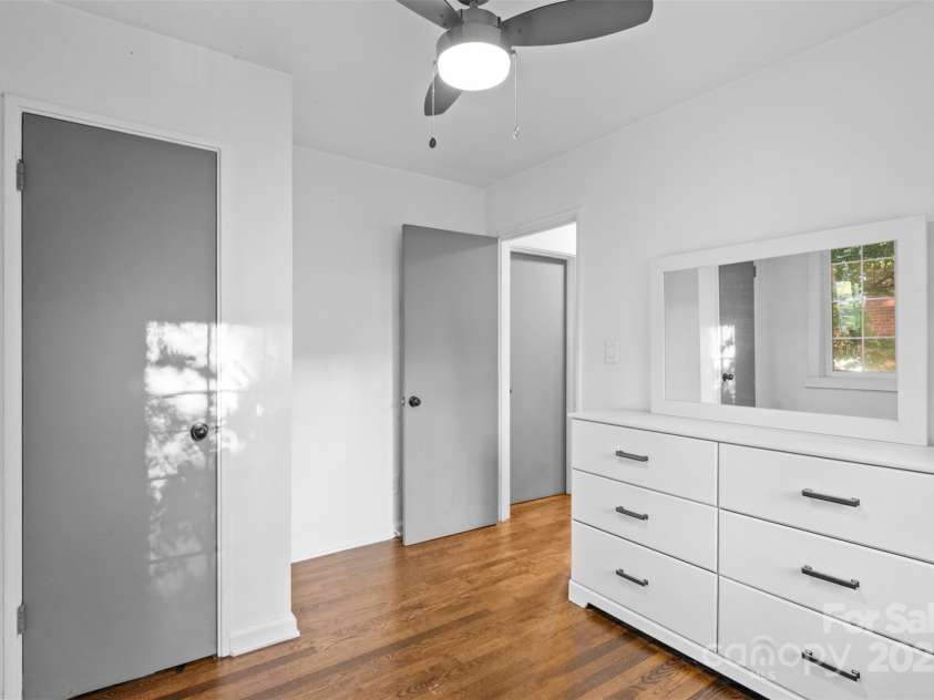 2536 Bancroft Street, Charlotte, NC 28206.  MLS# CAR4260081, YatesRealty ID 16472. 