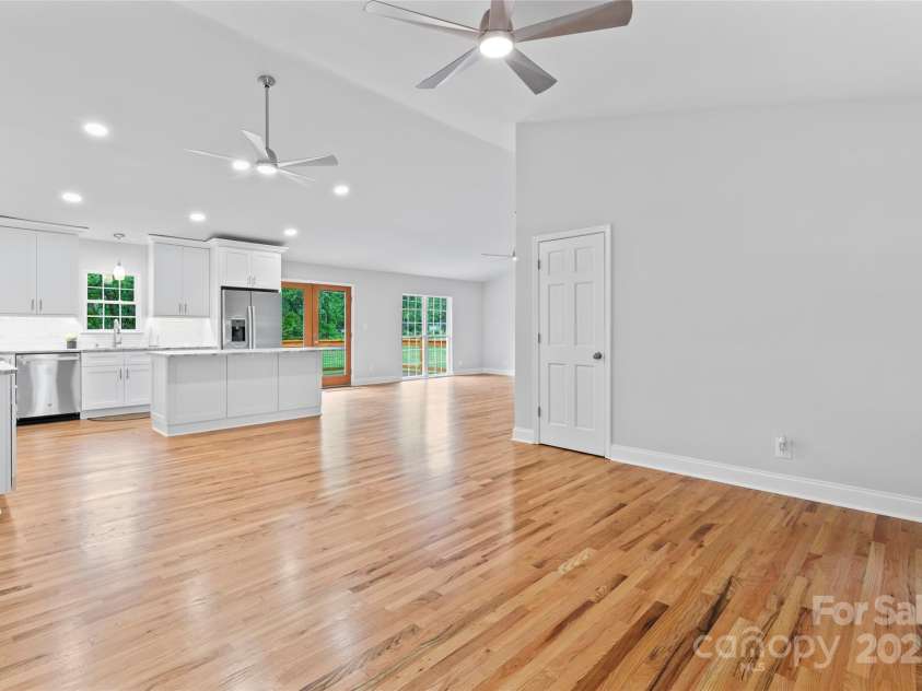 105 Pelican Court, Mooresville, NC 28117.  MLS# CAR4290377, YatesRealty ID 16473. 