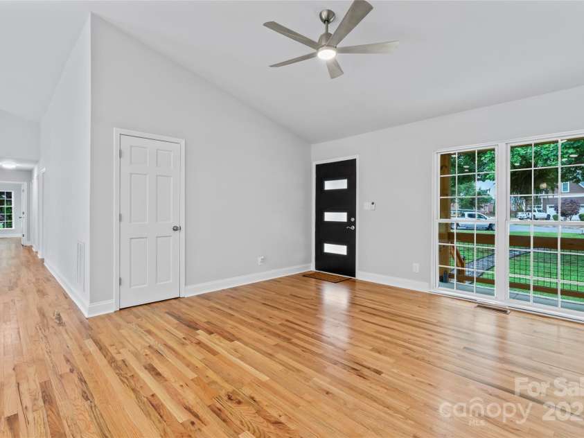 105 Pelican Court, Mooresville, NC 28117.  MLS# CAR4290377, YatesRealty ID 16473. 