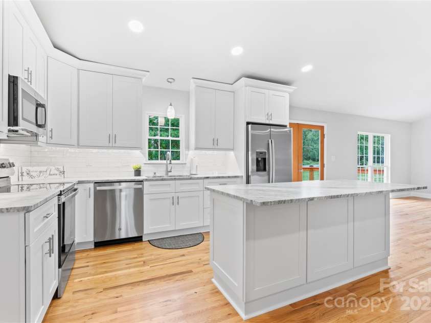 105 Pelican Court, Mooresville, NC 28117.  MLS# CAR4290377, YatesRealty ID 16473. 