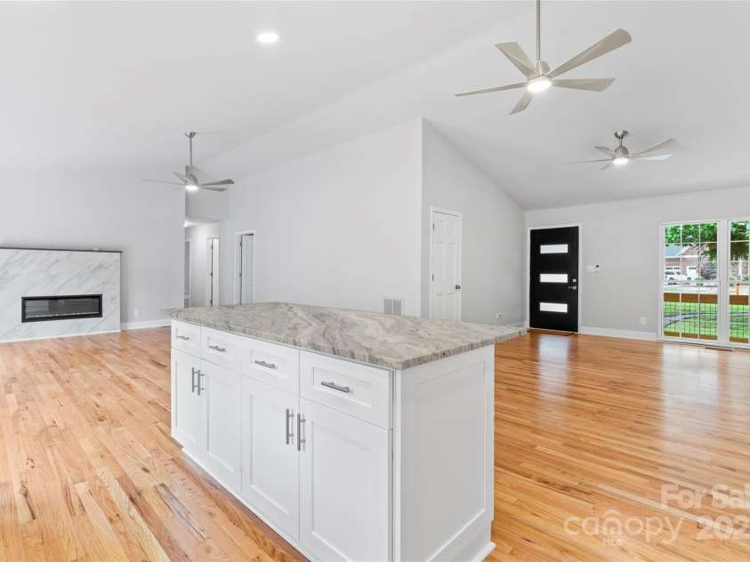 105 Pelican Court, Mooresville, NC 28117.  MLS# CAR4290377, YatesRealty ID 16473. 