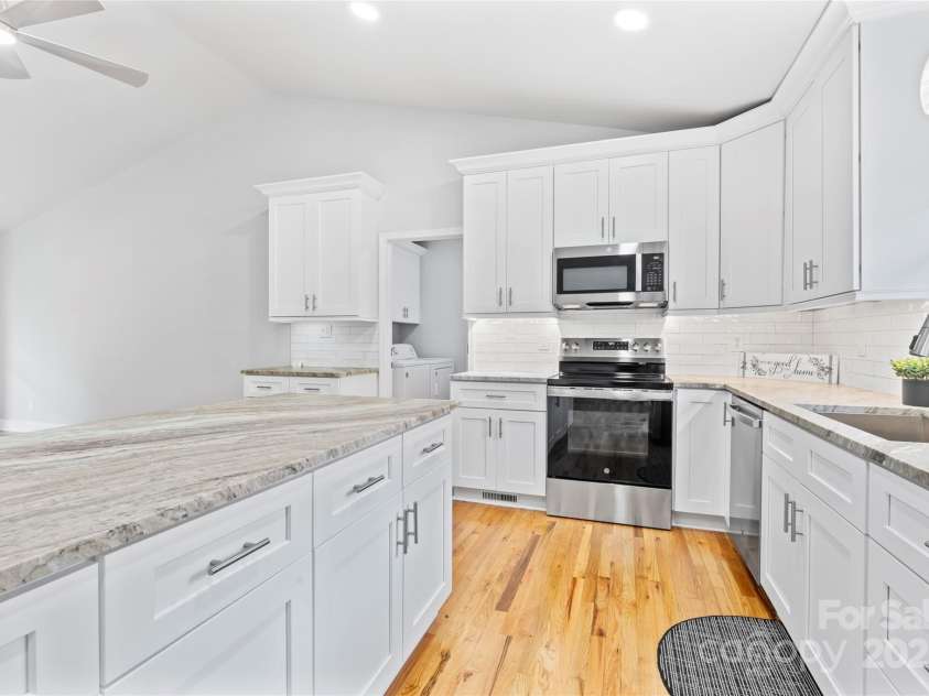 105 Pelican Court, Mooresville, NC 28117.  MLS# CAR4290377, YatesRealty ID 16473. 