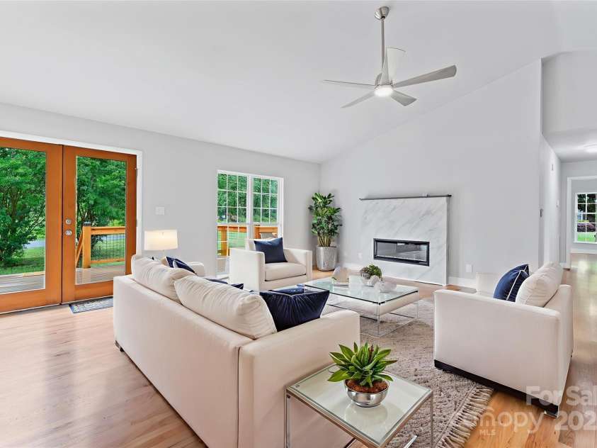 105 Pelican Court, Mooresville, NC 28117.  MLS# CAR4290377, YatesRealty ID 16473. 