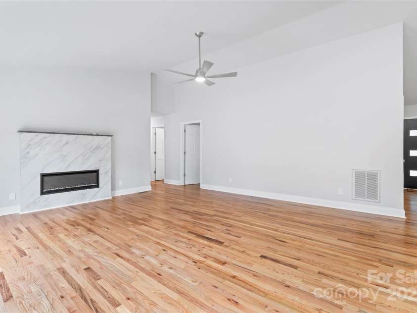 105 Pelican Court, Mooresville, NC 28117.  MLS# CAR4290377, YatesRealty ID 16473. 