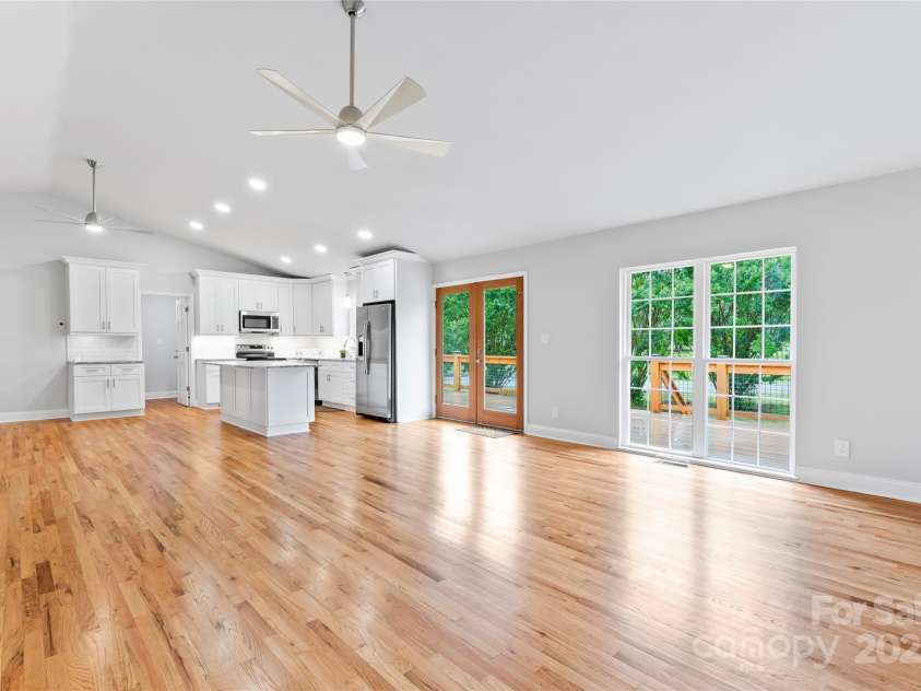 105 Pelican Court, Mooresville, NC 28117.  MLS# CAR4290377, YatesRealty ID 16473. 