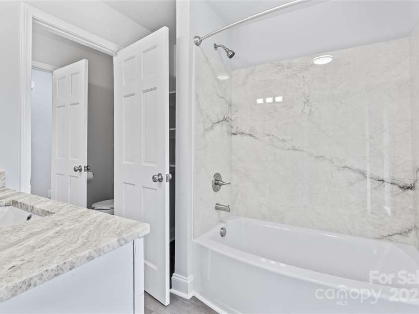 105 Pelican Court, Mooresville, NC 28117.  MLS# CAR4290377, YatesRealty ID 16473. 