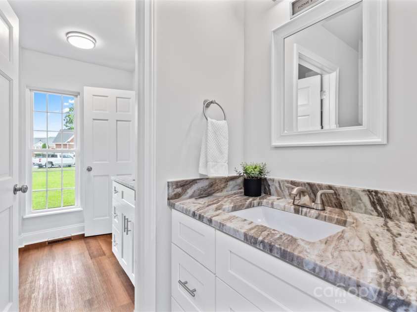 105 Pelican Court, Mooresville, NC 28117.  MLS# CAR4290377, YatesRealty ID 16473. 