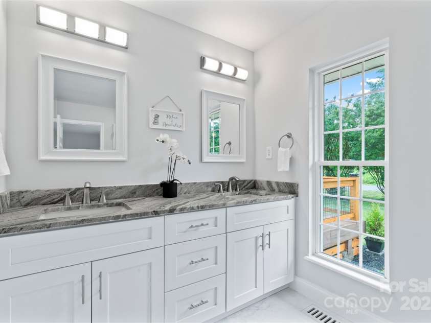 105 Pelican Court, Mooresville, NC 28117.  MLS# CAR4290377, YatesRealty ID 16473. 